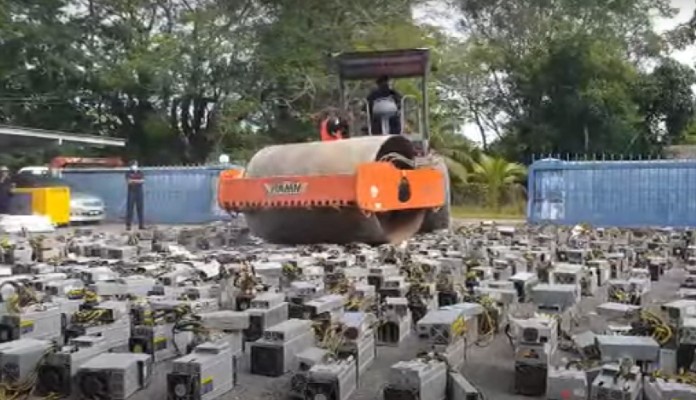 Video: Steamroller destroys hundreds of bitcoin miners in Malaysia0 (0)