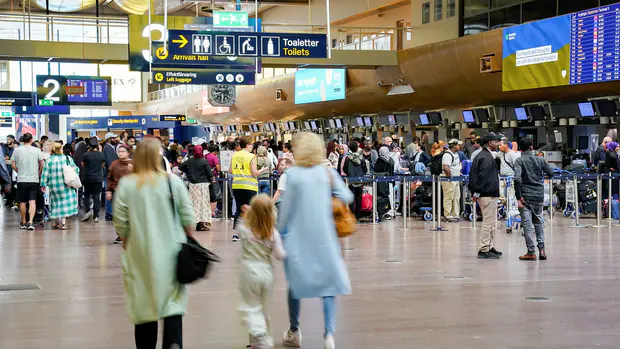 New kitchen chaos at Arlanda - the police closed the road to terminal 5 again